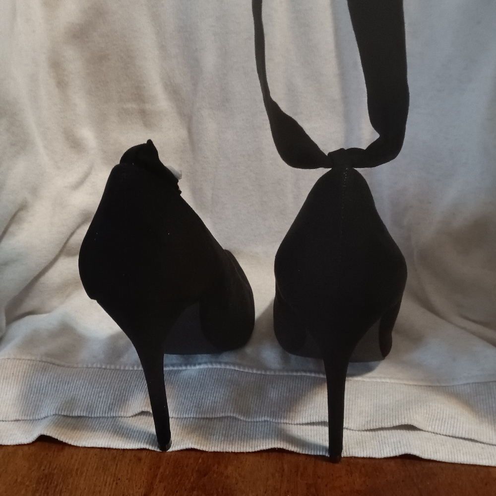 Pumps - Picture 2 of 3